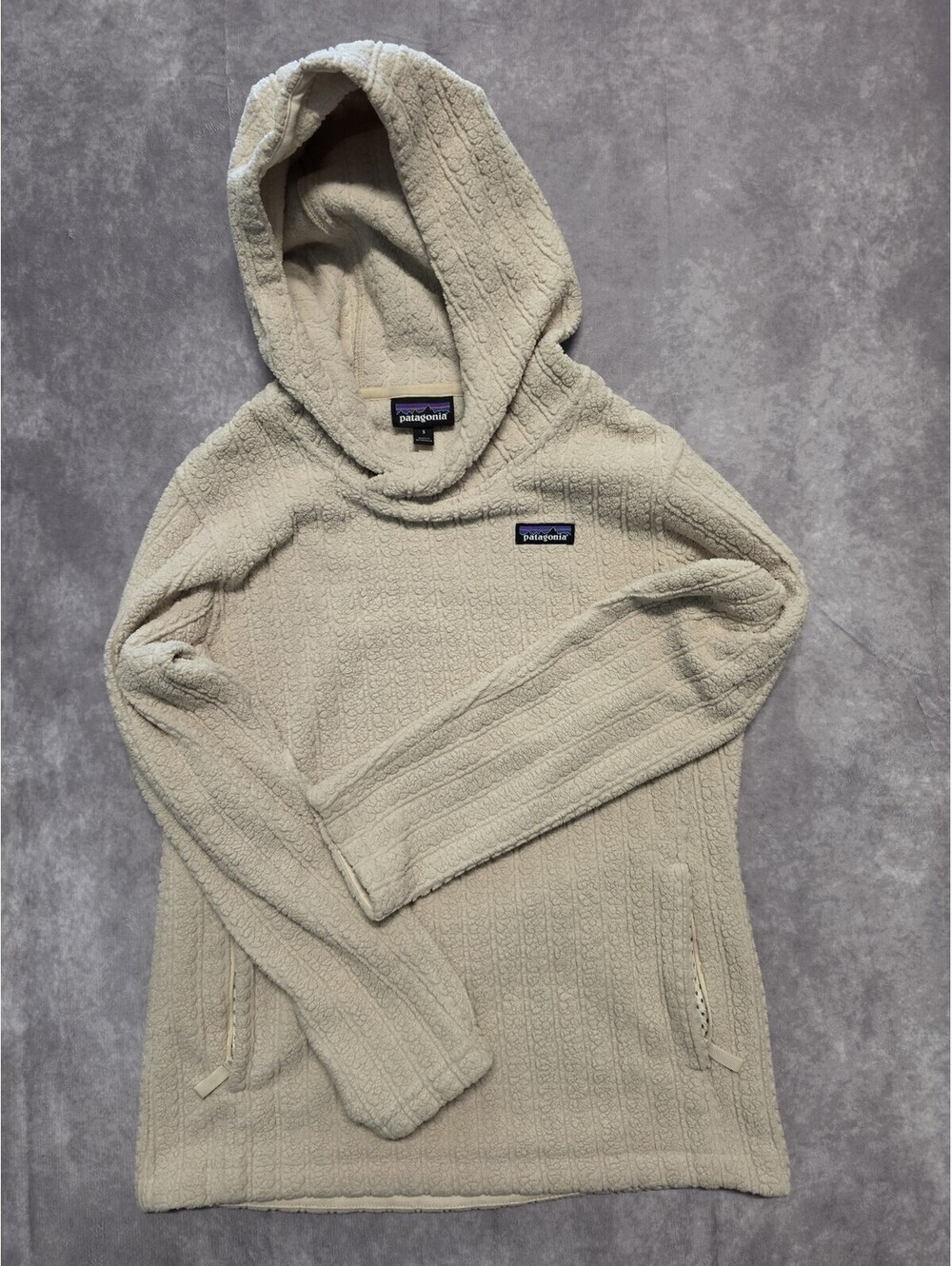 Patagonia Women's Small Beige Fleece Hoodie Pullover Cozy Soft Jacket.